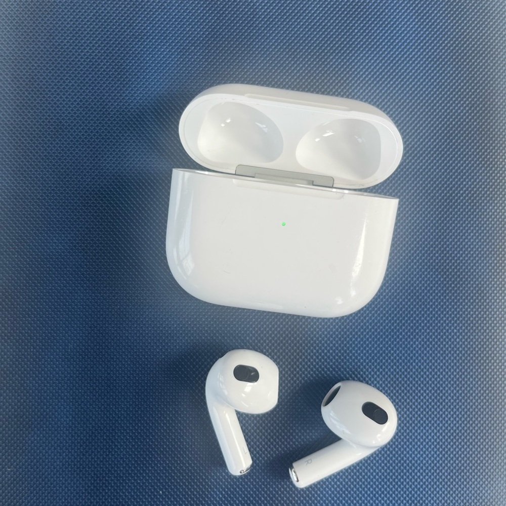 Apple AirPods (3rd generation) with Lightning Charging Case - White